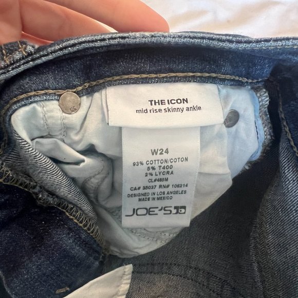 Joe's Jeans || The Icon Mid Rise Skinny Ankle - Picture 2 of 4